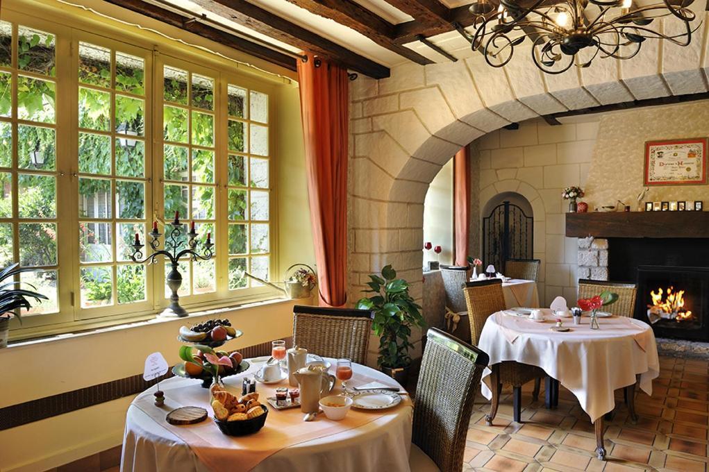 Logis Hotel Auberge De L'Ecole Pontlevoy Eksteriør billede